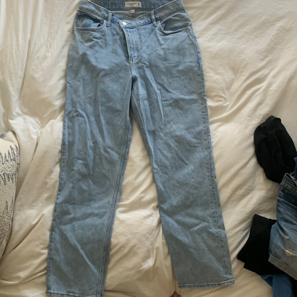 Abercrombie Curve Love 90’s Straight Ultra High Rise Jeans